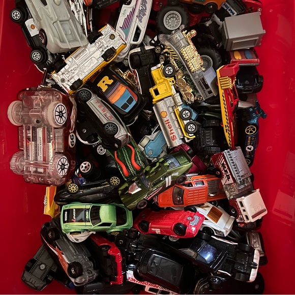 Hotwheels & Matchbox 30 Piece Mystery Bundle - Picture 4 of 10